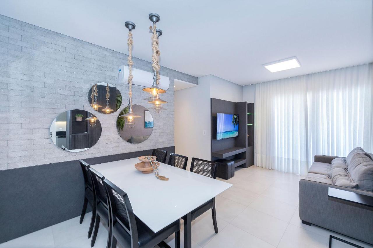 Adra 301: Beachfront Apartment with Rooftop Pool in Bombinhas Center Exterior photo