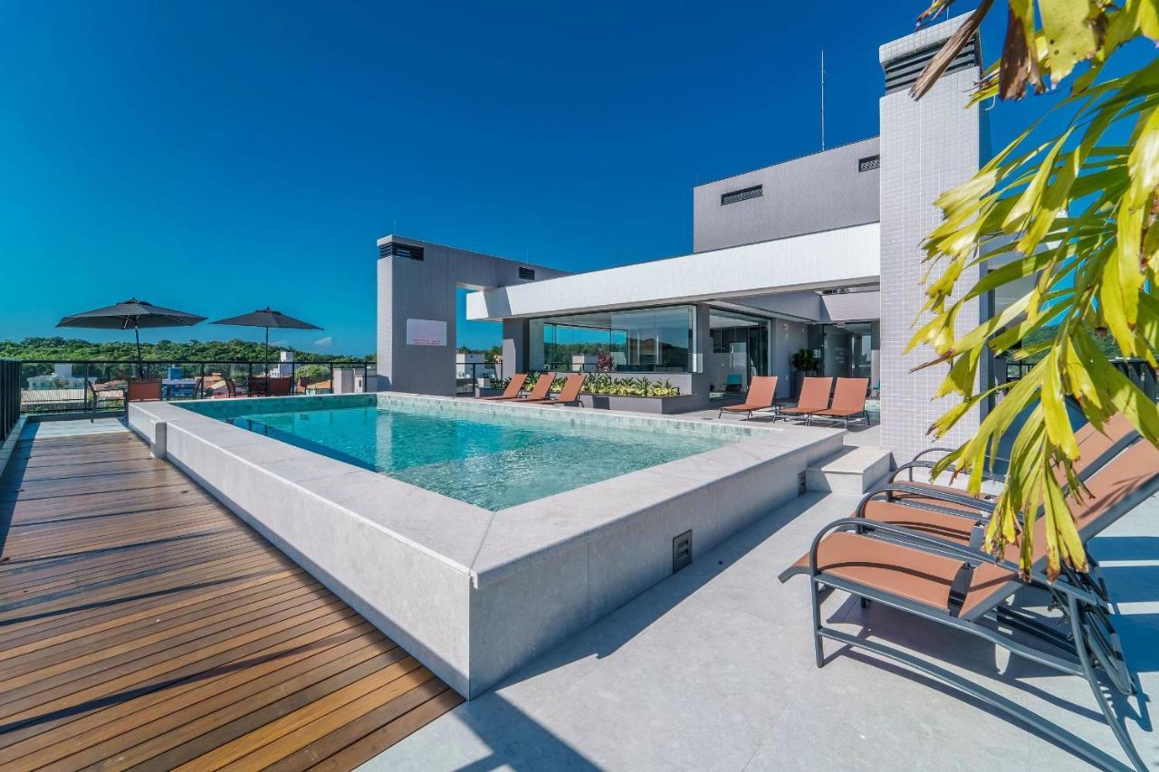 Adra 301: Beachfront Apartment with Rooftop Pool in Bombinhas Center Exterior photo