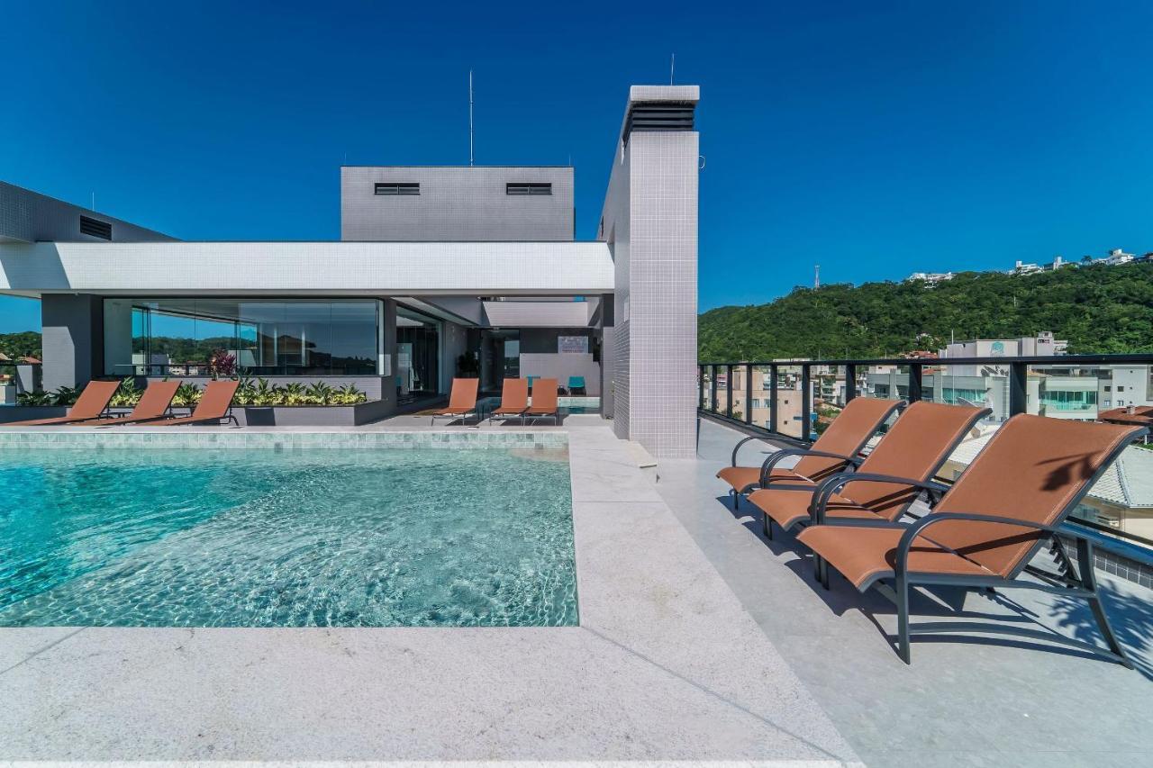 Adra 301: Beachfront Apartment with Rooftop Pool in Bombinhas Center Exterior photo